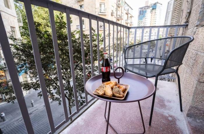 Ben Yehuda, 3 Lovely Flats In The Same Building Jeruzalem Buitenkant foto