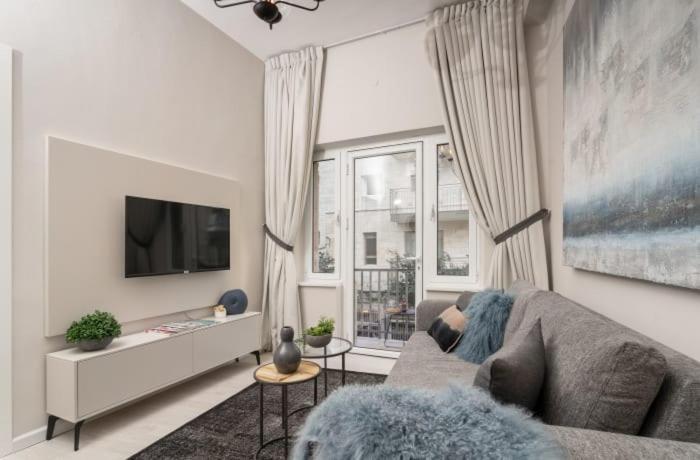 Ben Yehuda, 3 Lovely Flats In The Same Building Jeruzalem Buitenkant foto
